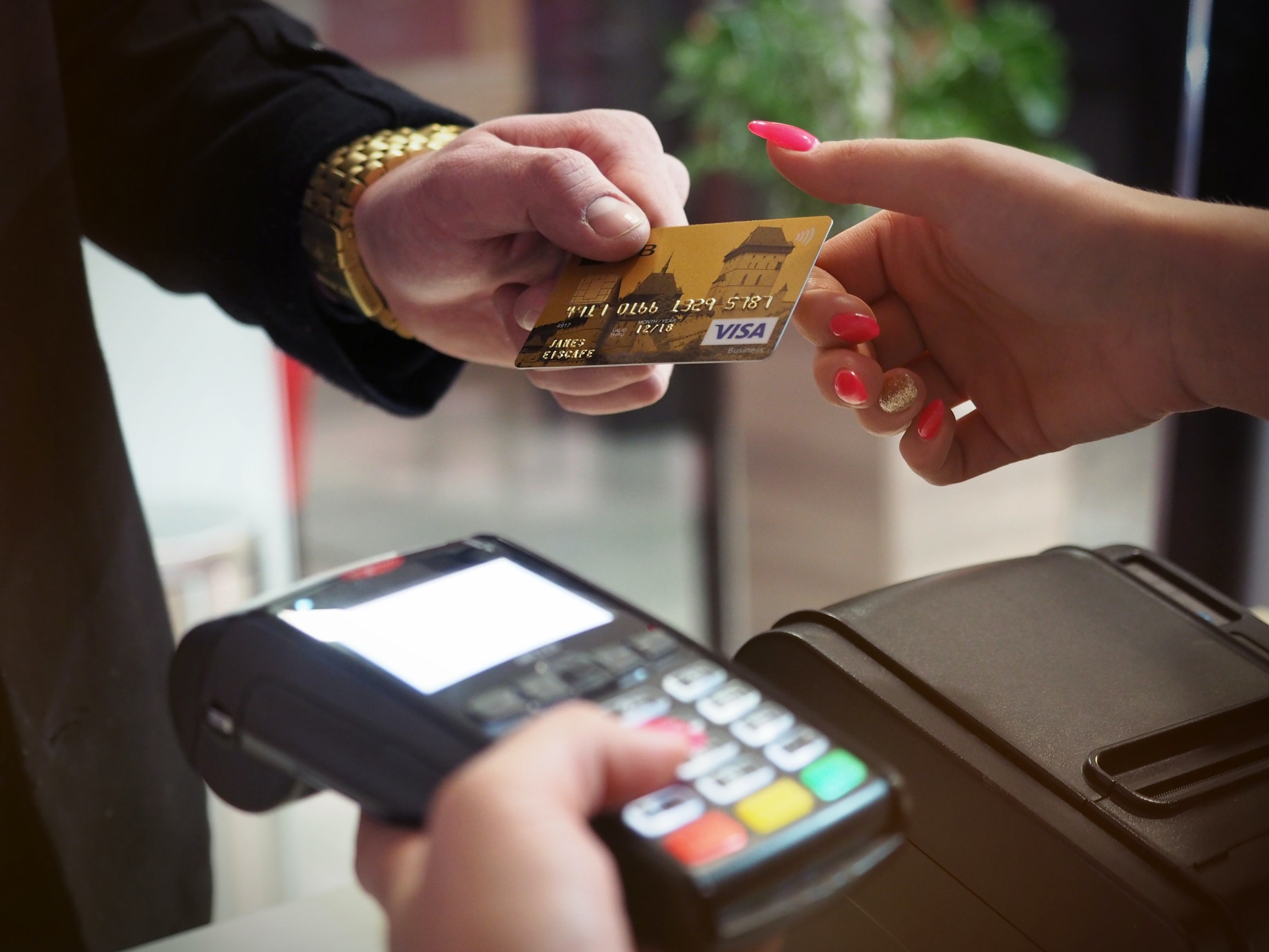 Student handing credit card to cashier